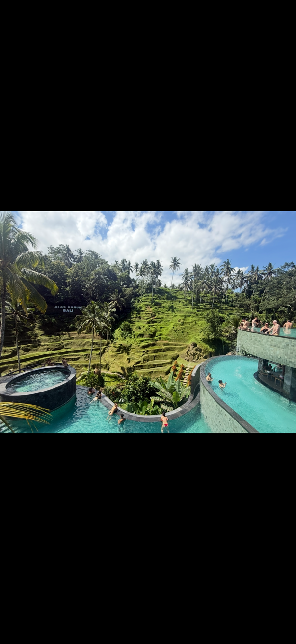 Bali pool and ocean view during a tour day